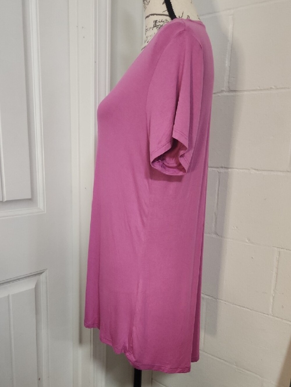 Women’s V-Neck Short Sleeve Top in Mauve Pink - Picture 2 of 4